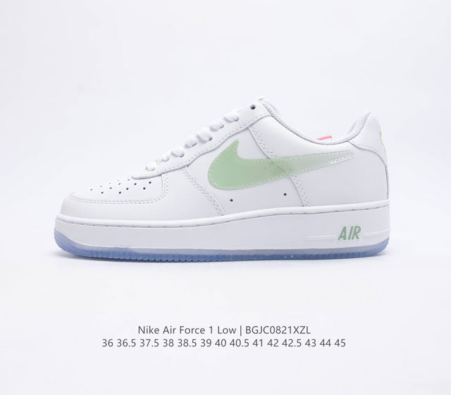 耐克 Nike Air Force 1 '07空军一号经典篮球鞋休闲运动鞋 穿上 Air Force 1 '07 运动鞋革新经典篮球鞋 助你踢踩跳跺 滑步旋转