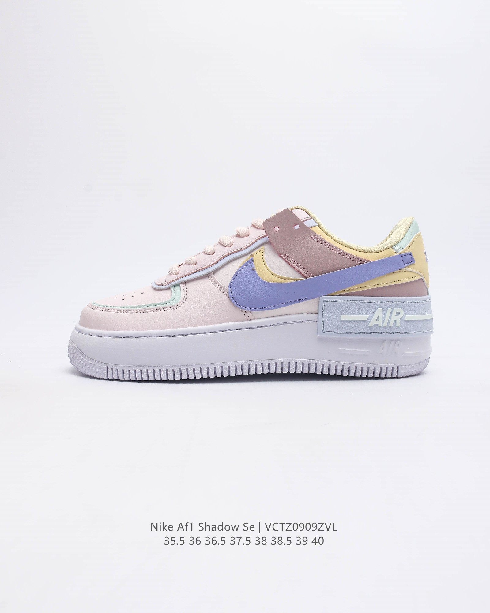 耐克女士运动鞋 Nike Af1 Shadow 空军一号 轻量增高低帮板鞋拼接解构主义设计休闲运动滑板鞋 此款运动鞋为经典篮球鞋款设计增添趣味 凸显俏皮风格 采