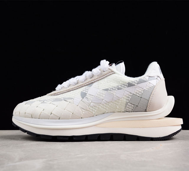 Sacai X Nk Woven 4.0 联名款 华夫4.0 休闲跑鞋 Dr5209-100 尺码 36 36.5 37.5 38 38.5 39 40 40.