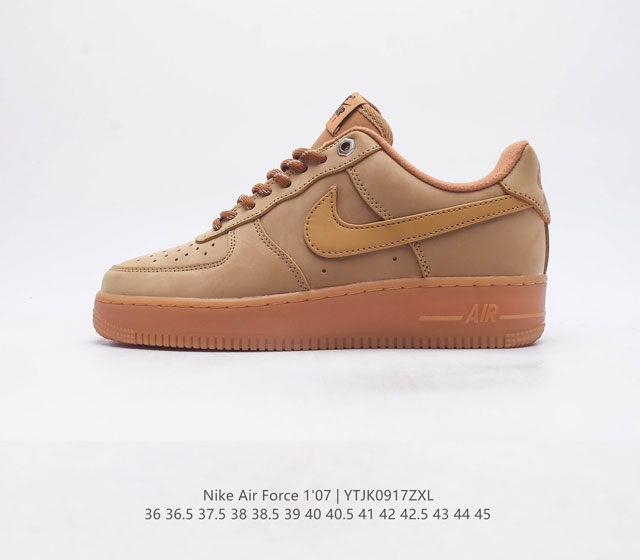 耐克 Nike Air Force 1 07 空军一号运动鞋 在元年款篮球鞋的基础上 焕新演绎人们所熟知的特色 利落皮革 简洁配色 助你全力以赴发挥出色实力 利