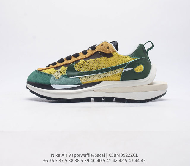 耐克 Sacai X Nike Vaporwaffle 华夫三代3 0 走秀重磅联名 鞋款由pegasus与vaporfly两款鞋型的设计元素共同构建 鞋身材质