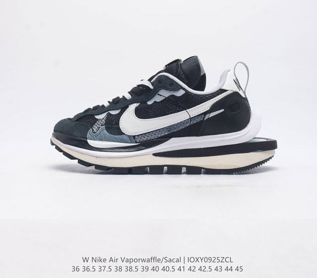 耐克 Sacai X Nike Vaporwaffle 华夫三代3 0 走秀重磅联名 鞋款由pegasus与vaporfly两款鞋型的设计元素共同构建 鞋身材质