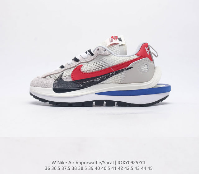 耐克 Sacai X Nike Vaporwaffle 华夫三代3 0 走秀重磅联名 鞋款由pegasus与vaporfly两款鞋型的设计元素共同构建 鞋身材质