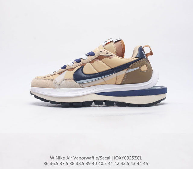 耐克 Sacai X Nike Vaporwaffle 华夫三代3 0 走秀重磅联名 鞋款由pegasus与vaporfly两款鞋型的设计元素共同构建 鞋身材质