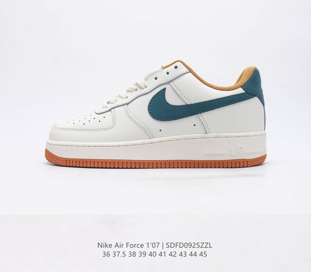 耐克 Nike Air Force 1 07 空军一号运动鞋复古板鞋 以实力演绎传奇篇章 从 80 年代的篮球场到现今的街头和校园 数十年来 此款运动鞋一直风靡