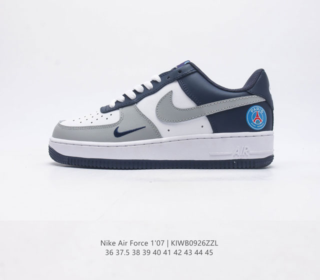 耐克 Nike Air Force 1 07空军一号经典篮球鞋休闲运动鞋 穿上 Air Force 1 07 运动鞋革新经典篮球鞋 助你踢踩跳跺 滑步旋转 自信