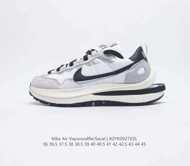 耐克 Sacai X Nike Vaporwaffle 华夫三代3 0 走秀重磅联名 鞋款由pegasus与vaporfly两款鞋型的设计元素共同构建 鞋身材质