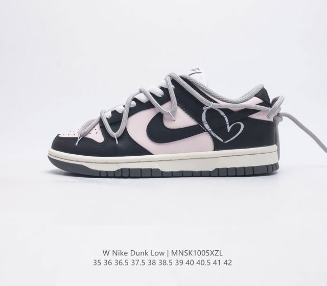 公司级 耐克 Nike Dunk Low 爱心 印花解构绑带 运动鞋 复古滑板鞋 作为 80 年代经典篮球鞋款 起初专为硬木球场打造 后来成为席卷街头的时尚标杆