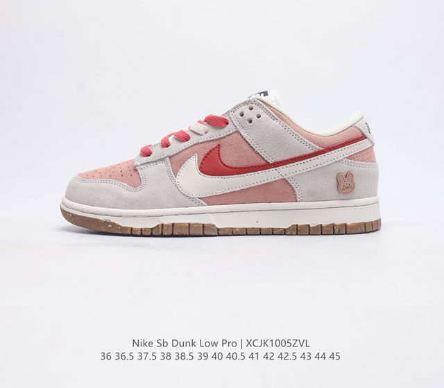 耐克nike Dunk Low 滑板鞋 Sb系列经典百搭休闲运动板鞋 加厚鞋舌的填充 使舒适性大大提升 同时也更方便穿脱中底部分则加入了脚感柔软舒适zoomai