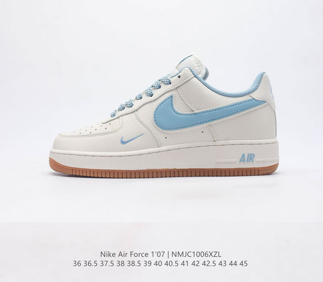 耐克 Nike Air Force 1 07空军一号经典篮球鞋休闲运动鞋 穿上 Air Force 1 07 运动鞋革新经典篮球鞋 助你踢踩跳跺 滑步旋转 自信