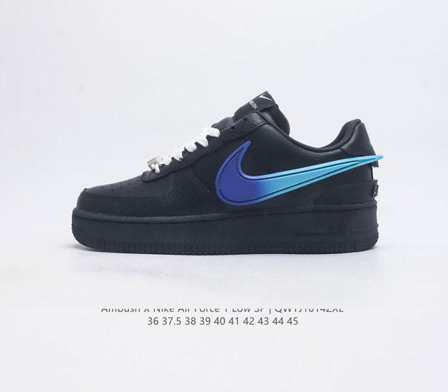 耐克 空军一号 Af1 低帮休闲板鞋 Ambush X Nk Air Force 1 07 Low S 空军一号联名 标志性的swoosh延伸至鞋跟之外 鞋舌和