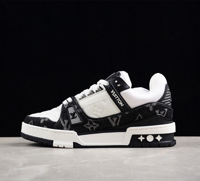 驴牌 2022Trainer系列louis Vuitton Trainer 时装走秀新款 Lv Trainer 运动鞋取材柔软小牛皮 讲述路易威登男装艺术总监