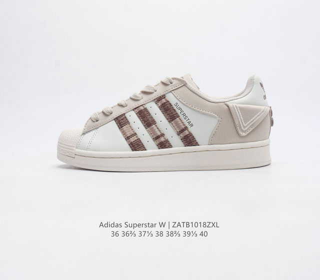 阿迪达斯 Adidas Superstar Ayoon W 三叶草运动鞋经典贝壳头板鞋 时尚女鞋 真皮鞋面材质 标志性的贝壳鞋头 锯齿三条纹 简约的线条 就连版