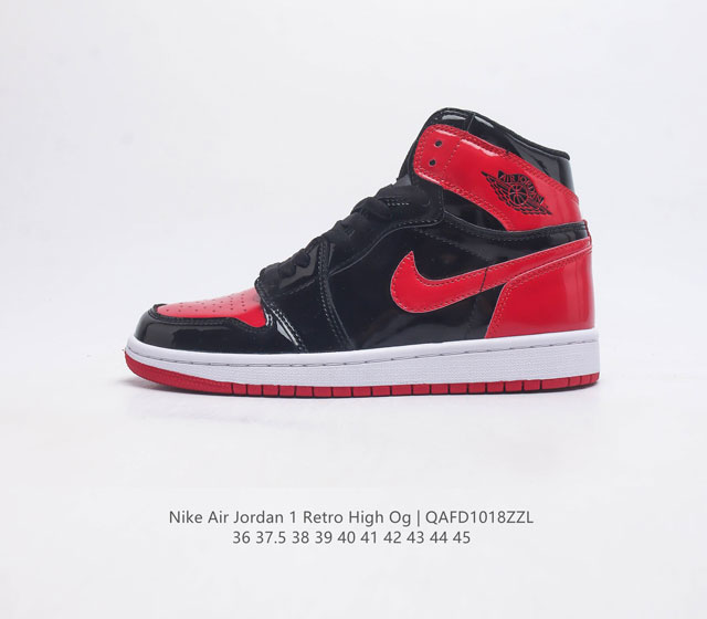 耐克 Nike Air Jordan 1 Retro High Og 乔丹一代aj1 乔1 Aj1 篮球鞋复刻运动鞋 皮面高帮板鞋的设计灵感源自运动夹克 带你重