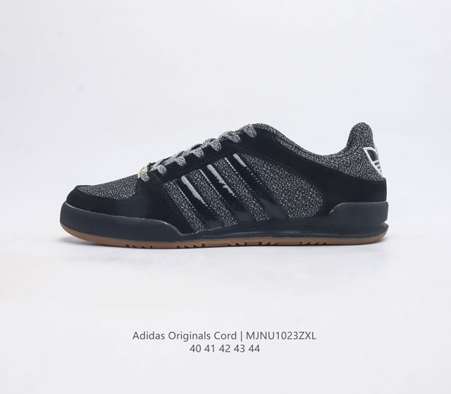 阿迪达斯 男鞋 Adidas三叶草 Originals Cord 绅士德训足球风百搭低帮休闲运动板鞋 采用环保设计理念 焦糖底环保标识 材质上 Adidas O