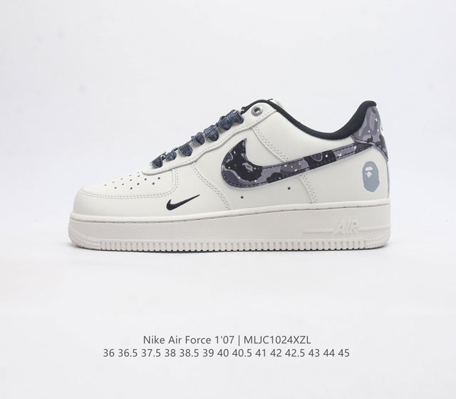 耐克 Nike Air Force 1 07空军一号经典篮球鞋休闲运动鞋 穿上 Air Force 1 07 运动鞋革新经典篮球鞋 助你踢踩跳跺 滑步旋转