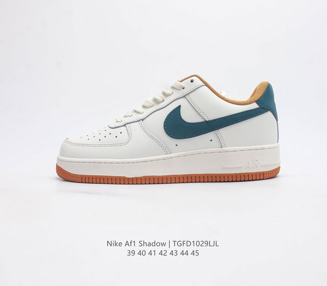 耐克男士运动鞋 Nike Af1 Shadow 空军一号 轻量增高低帮板鞋拼接解构主义设计休闲运动滑板鞋 此款运动鞋为经典篮球鞋款设计增添趣味 凸显俏皮风格 采