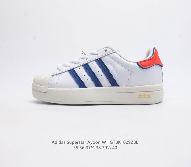 阿迪达斯 Adidas Superstar Ayoon W 三叶草运动鞋经典贝壳头板鞋 时尚女鞋 真皮鞋面材质 标志性的贝壳鞋头 锯齿三条纹 简约的线条 就连版