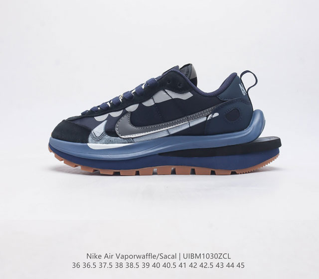 耐克 Sacai X Nike Vaporwaffle 华夫三代3 0 走秀重磅联名运动鞋 鞋款由pegasus与vaporfly两款鞋型的设计元素共同构建 鞋