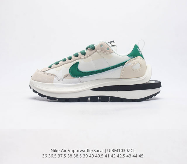 耐克 Sacai X Nike Vaporwaffle 华夫三代3 0 走秀重磅联名运动鞋 鞋款由pegasus与vaporfly两款鞋型的设计元素共同构建 鞋