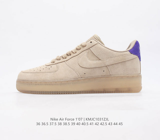 耐克 Nike Air Force 1 07空军一号经典篮球鞋休闲运动鞋 穿上 Air Force 1 07 运动鞋革新经典篮球鞋 助你踢踩跳跺 滑步旋转