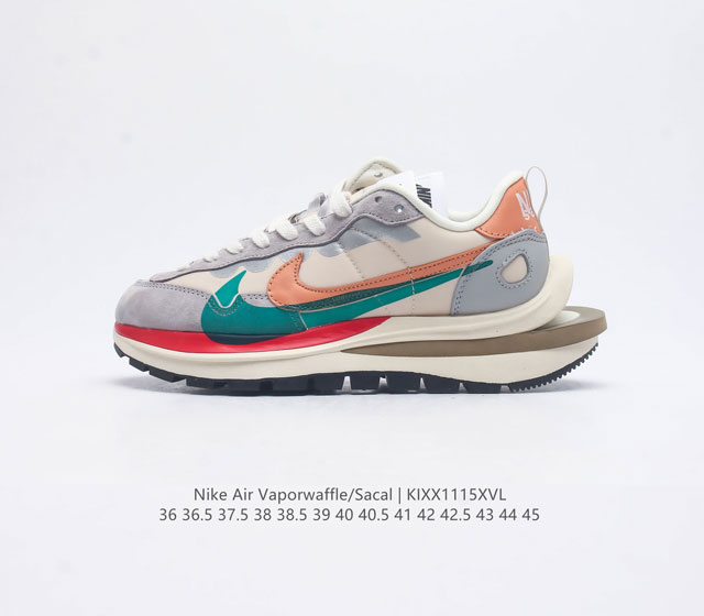 耐克 Sacai X Nike Vaporwaffle 华夫三代3.0 走秀重磅联名运动鞋 鞋款由pegasus与vaporfly两款鞋型的设计元素共同构建 鞋