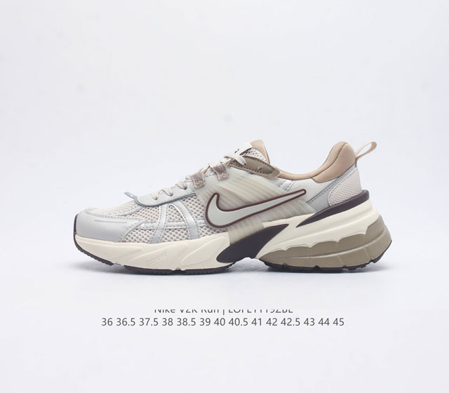 Nike 耐克 V2K Run 减震防滑 复古低帮跑步鞋 超火复古跑鞋 最近在时尚圈又掀起了一阵流行复古风 比如 Vomero 5 Nike Initiator