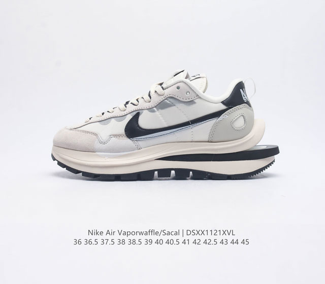 耐克 Sacai X Nike Vaporwaffle 华夫三代3.0 走秀重磅联名运动鞋 鞋款由pegasus与vaporfly两款鞋型的设计元素共同构建 鞋