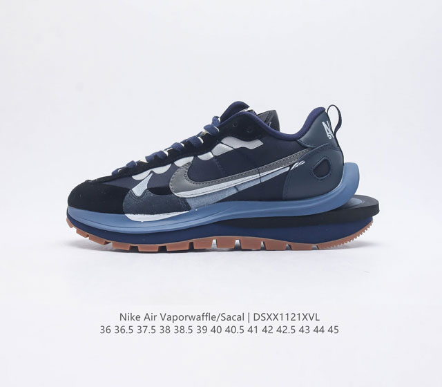 耐克 Sacai X Nike Vaporwaffle 华夫三代3.0 走秀重磅联名运动鞋 鞋款由pegasus与vaporfly两款鞋型的设计元素共同构建 鞋