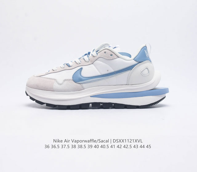 耐克 Sacai X Nike Vaporwaffle 华夫三代3.0 走秀重磅联名运动鞋 鞋款由pegasus与vaporfly两款鞋型的设计元素共同构建 鞋