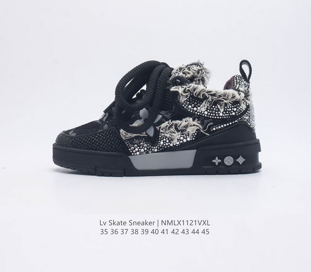 Lv Skate Sneaker 路易威登 运动板鞋于 2023 秋冬秀场初次亮相 此次以粒面牛皮革焕新呈现 加垫鞋领和鞋舌援引滑板鞋设计 科技双鞋带和橡胶外底