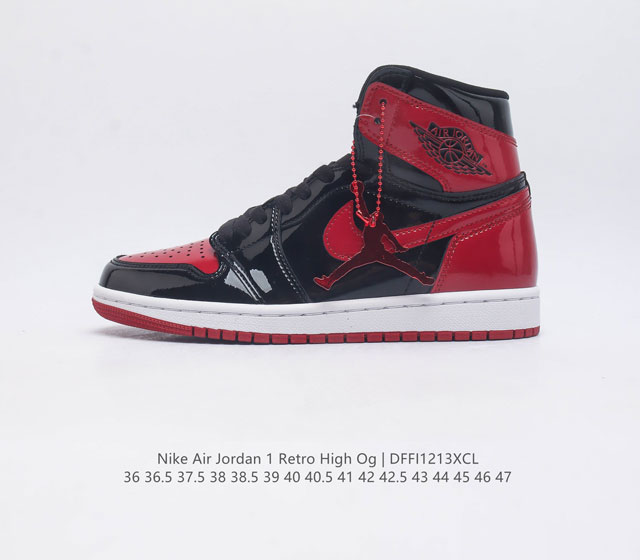 耐克 男女鞋 Nike Air Jordan 1 Retro High Og 乔丹一代aj1 乔1 Aj1 篮球鞋复刻运动鞋 皮面高帮板鞋的设计灵感源自运动夹克