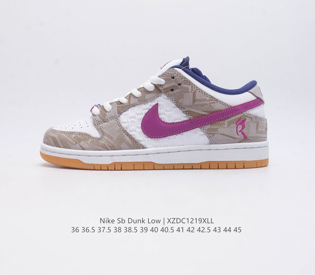 耐克 Nike Dunk Low 运动鞋复古滑板鞋 Sb系列经典运动鞋 采用天然皮革加织物材质 经久耐穿 塑就如元年款 Dunk 般的复古质感 鞋头透气孔 搭配