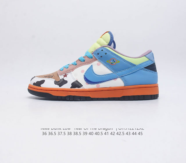 耐克 Nike Dunk Low 运动鞋复古滑板鞋 Sb系列经典运动鞋 采用天然皮革材质 经久耐穿 塑就如元年款 Dunk 般的复古质感 鞋头透气孔 搭配鞋口和