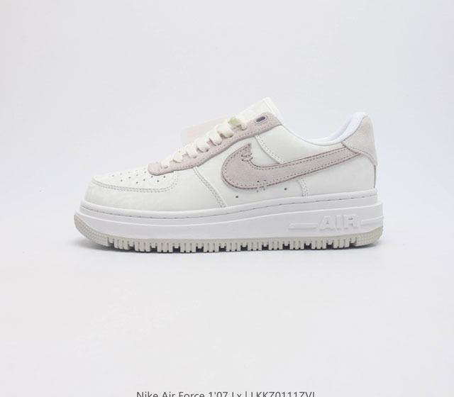 Nike Air Force 1 Low Luxe 空军一号低帮厚底休闲运动板鞋 鞋款以1982年原版经典的 Air Force 1 Luxe 为蓝本 继续带来