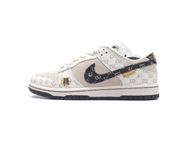 耐克nike Dunk Low 板鞋 Sb系列 古驰 Gucci配色 经典百搭休闲运动板鞋加厚鞋舌的填充 使舒适性大大提升 同时也更方便穿脱中底部分则加入了脚感