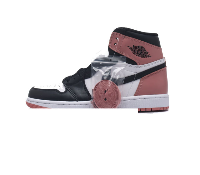 耐克 男女鞋 Nike Air Jordan 1 Retro High Og 乔丹一代aj1 乔1 Aj1 篮球鞋复刻运动鞋 皮面高帮板鞋的设计灵感源自运动夹克