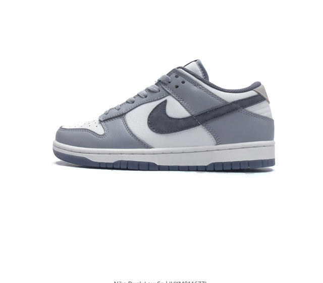 耐克 Sb 系列 Nike Dunk Low Sp 运动鞋复古板鞋 作为 80 年代经典篮球鞋款 起初专为硬木球场打造 后来成为席卷街头的时尚标杆 现以经典细节