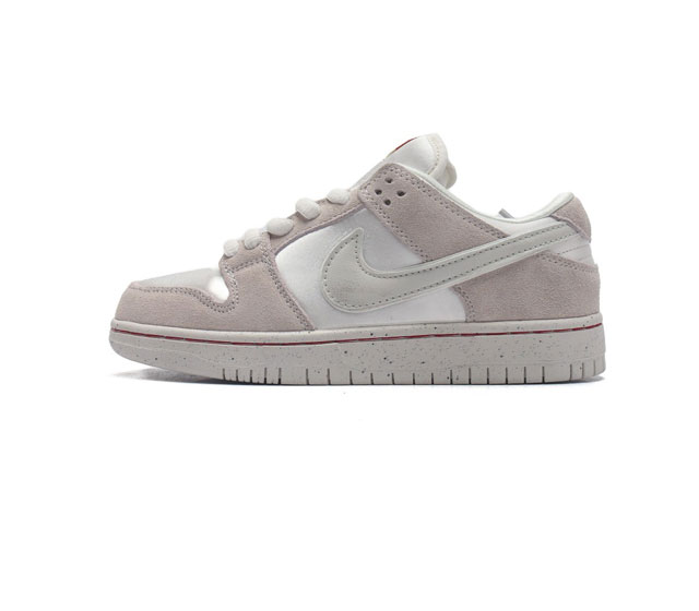 耐克nike Dunk Low 板鞋 Sb系列经典百搭休闲运动板鞋加厚鞋舌的填充 使舒适性大大提升 同时也更方便穿脱中底部分则加入了脚感柔软舒适zoomair气