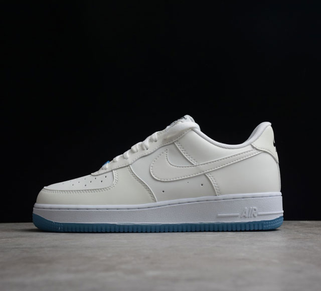 Nike Air Force To7 Ix Uv 自蓝 热感应后跟 货号 Da8301-100 Air Force 1于1982年推出 由nke公司的传奇设过师