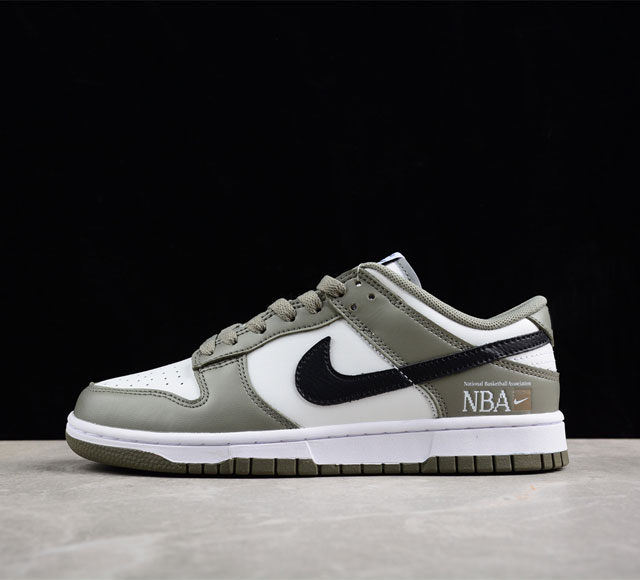 Nk Dunk Low Paris L Nba巴黎赛 Sb低帮休闲板鞋 Fz4624-001 #配色使用了白色 黑色以及橄榄绿色进行呈现 带来浓郁的军事风格 鞋