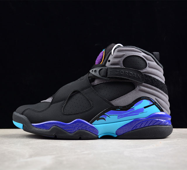 Air Jordan 8 Aqua Aj8 乔8水鬼配色 篮球鞋 305381-025 #水鬼配色的此番亮相以忠于元年的黑色牛巴革呈现 沉稳和厚实的氛围之下 中