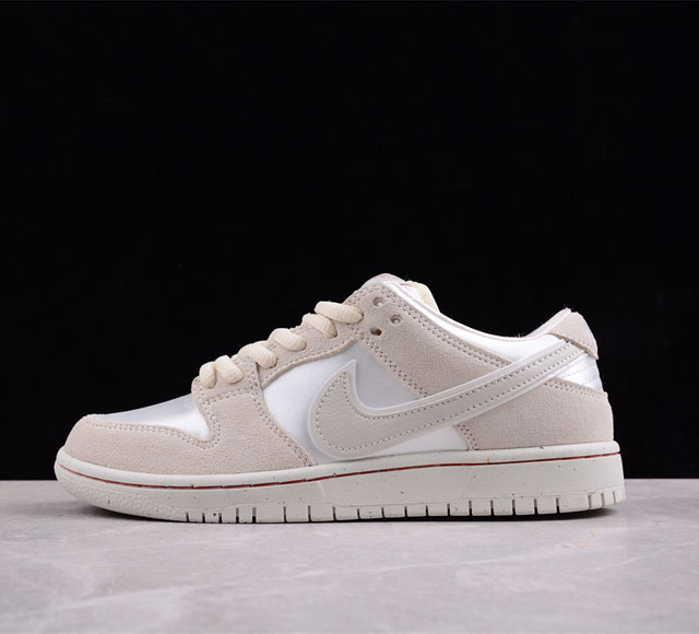 Nk Sb Dunk Low 2024情人节主题 Sb低帮休闲板鞋 Fz 4- #鞋身通体采用简约的灰白色调呈现 相比于暗红色来说更加清爽百搭 材质方面则有较大