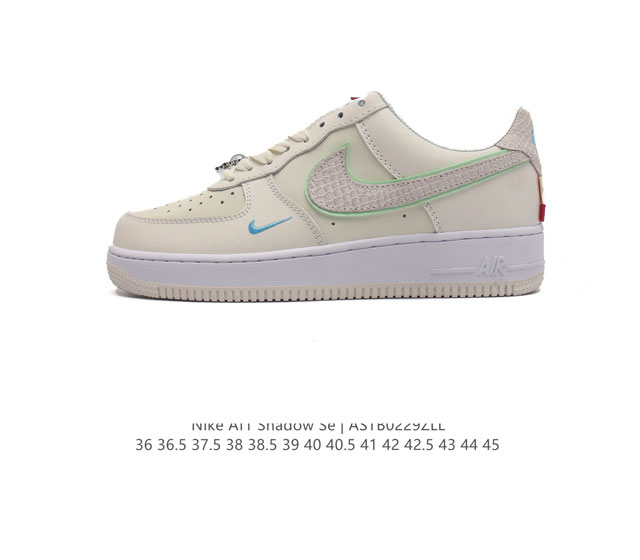 耐克 Nike Air Force 1 07 空军一号低帮百搭休闲运动板鞋 柔软 弹性十足的缓震性能和出色的中底设计 横跨复古与现代的外型结合 造就出风靡全球三