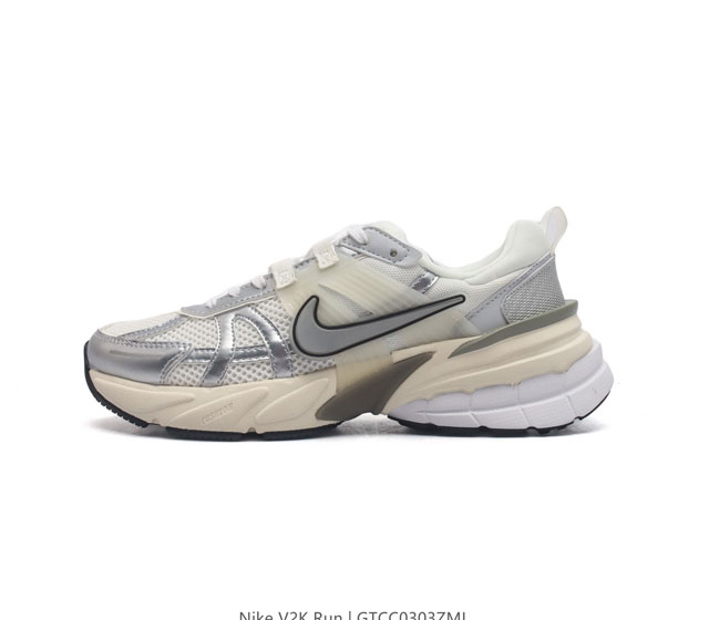 Nike 耐克 V2K Run 减震防滑 复古低帮跑步鞋 超火复古跑鞋 采用太空革组合呼吸网眼布鞋面材质 搭载正确4层组合底模 嵌入tpu加固稳定模块,双层md