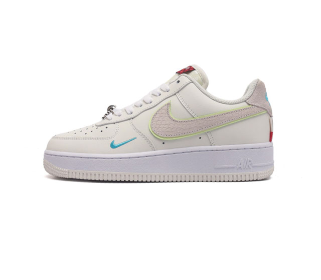 耐克男女鞋 Nike Air Force 1 '07 Lv8 空军一号运动鞋 Af1 时尚休闲篮球板鞋 设计灵感源自摔跤运动 助你发挥天赋 震撼全场 华丽设计搭