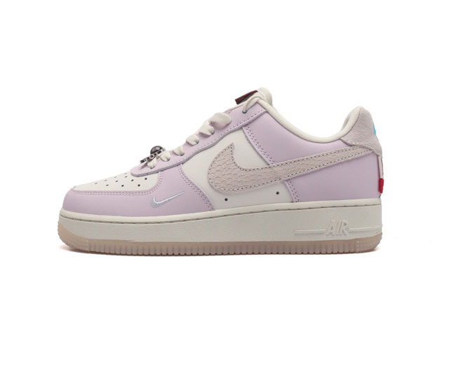 耐克男女鞋 Nike Air Force 1 '07 Lv8 空军一号运动鞋 Af1 时尚休闲篮球板鞋 设计灵感源自摔跤运动 助你发挥天赋 震撼全场 华丽设计搭