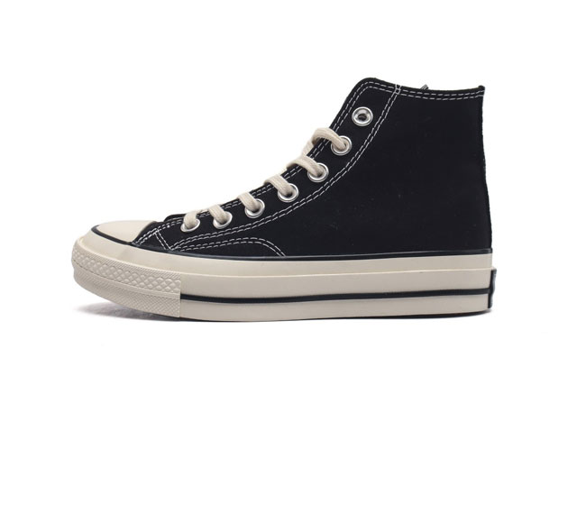 匡威chuck Taylor All Stars球鞋 时尚高帮帆布板鞋 硫化运动鞋 它持久的魅力正在于它的简单朴素 从它诞生之初的1917年起 经历了20世纪2