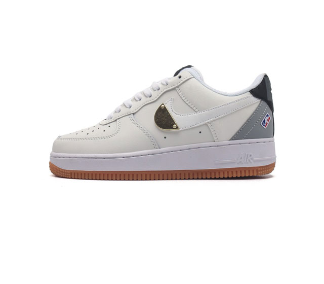 耐克 Nike Air Force 1 07 空军一号 Af 1 低帮厚底增高百搭休闲运动板鞋 柔软 弹性十足的缓震性能和出色的中底设计 横跨复古与现代的外型结