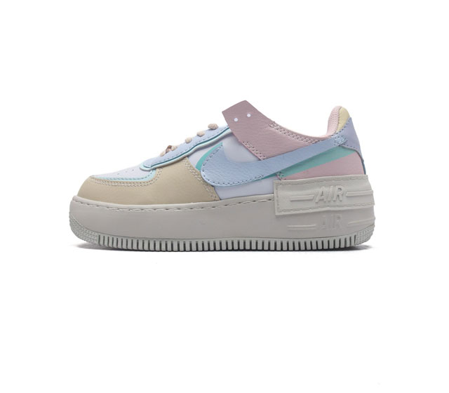 Nike 耐克低帮板鞋 空军一号 Af1马卡龙 Af1厚底增高百搭运动板鞋 Nike Air Force 1 Shadow 造型设计上与 Sacai X Nik